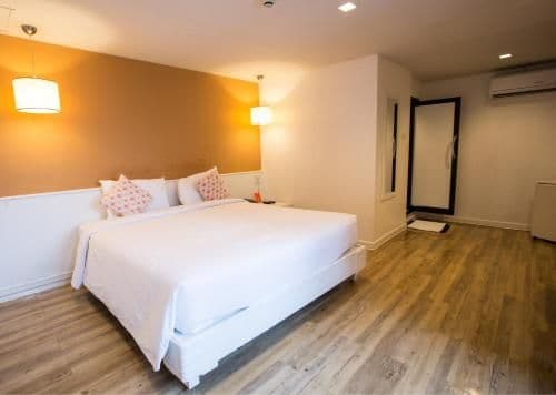 Modern Superior Room with First Club Access