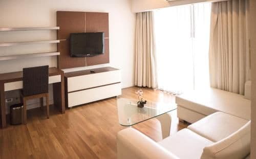 Deluxe One-Bedroom Apartment
