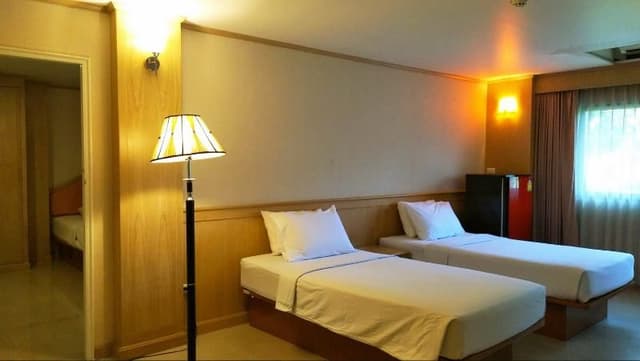 SUITE CAPACITY 4