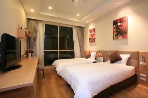 Grand Deluxe One-Bedroom Apartment