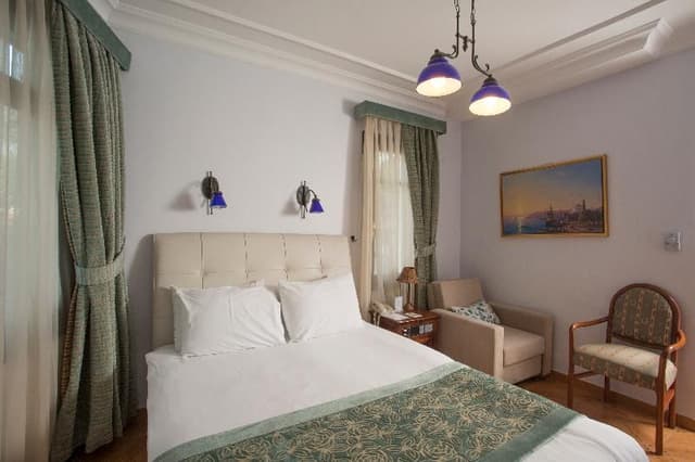 QUADRUPLE CONNECTING ROOM