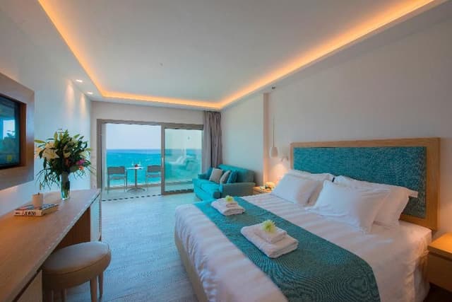 JUNIOR SUITE SEA FRONT