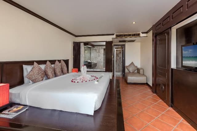 FAMILY ROOM TWO BEDROOMS