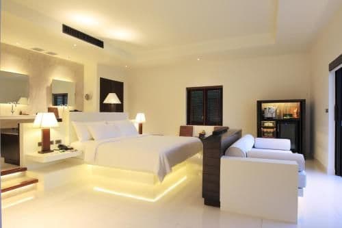 Grand Pool Suite Beachfront