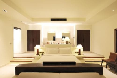 Grand Pool Suite Beachfront