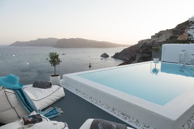 SUITE DELUXE WITH PRIVATE POOL