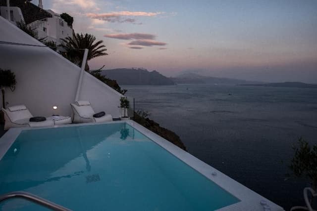 SUITE DELUXE WITH PRIVATE POOL