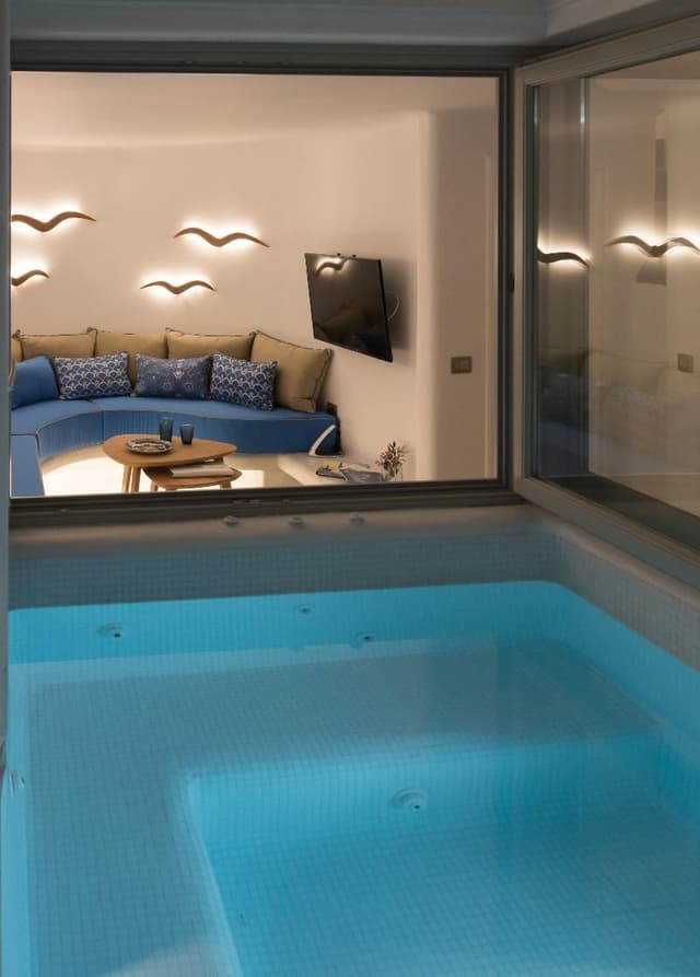 SUITE DELUXE WITH PRIVATE POOL