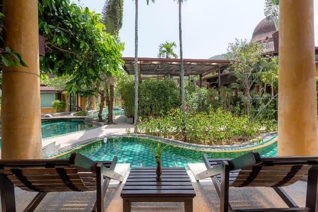 DOUBLE POOL VIEW