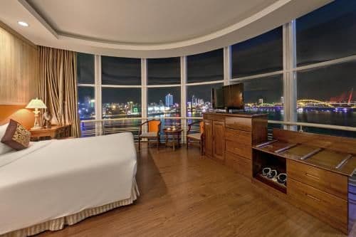 Luxury King Bed Room with Han River View