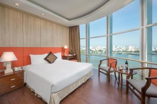 Luxury King Bed Room with Han River View