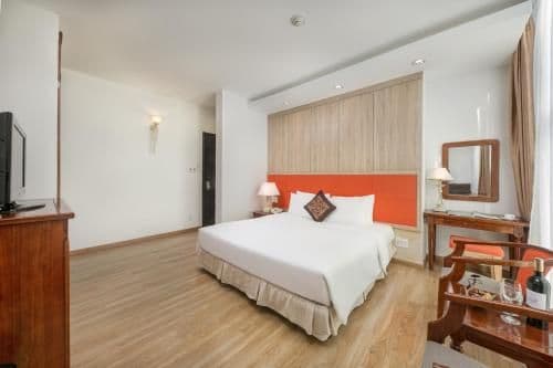 Deluxe King Bed Room with City View