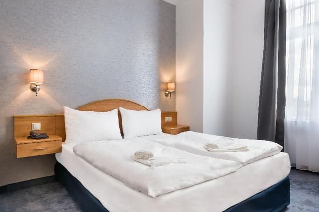 DOUBLE QUEEN SIZE BED