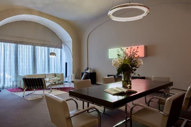 SUITE BUSINESS