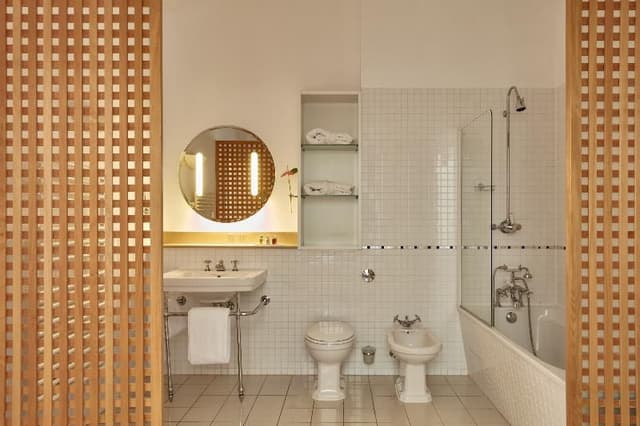 SUITE CAPACITY 1