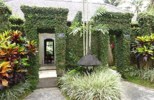 VILLA WITH PRIVATE POOL