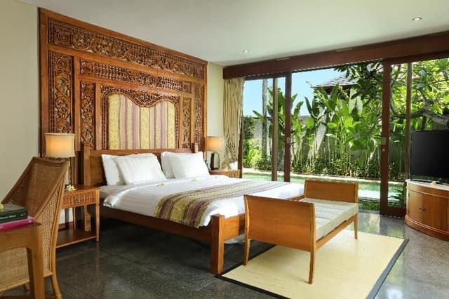 SUITE WITH PRIVATE POOL