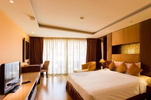 Deluxe Corner King Room