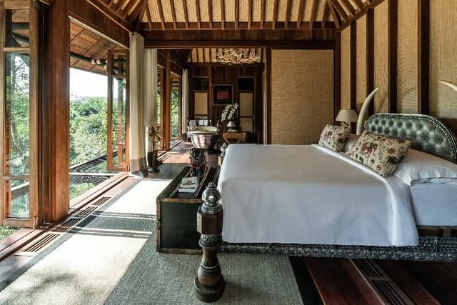 LODGE CAPACITY 2