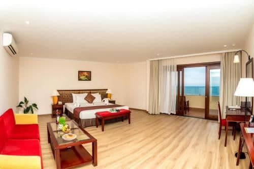 Deluxe Suite with Sea View