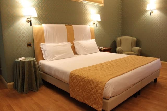 SUITE EXECUTIVE