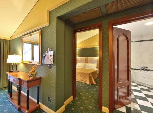 SUITE EXECUTIVE