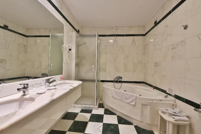 SUITE EXECUTIVE