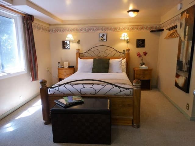 DOUBLE QUEEN SIZE BED