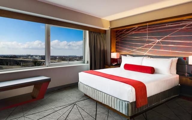 DOUBLE KING SIZE BED