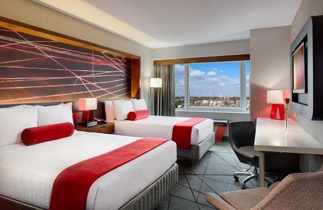 DOUBLE TWO QUEEN BEDS