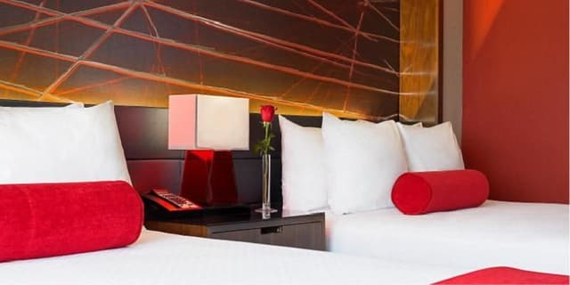 DOUBLE TWO QUEEN BEDS