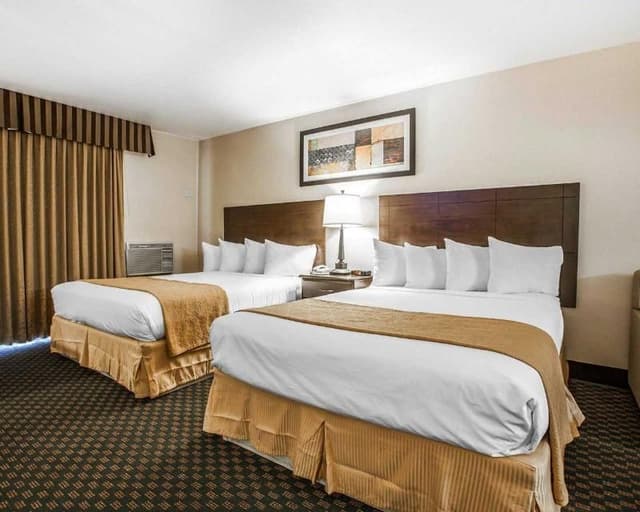 DOUBLE TWO BEDS