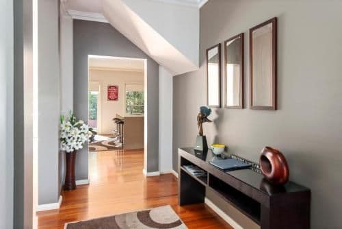 Deluxe Four-Bedroom Holiday Home - Magenta Beach