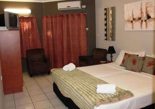 Colonial Queen Suite
