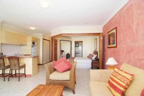 One-Bedroom Apartment with Hot Tub