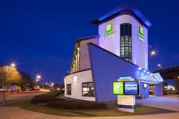 HOLIDAY INN EXPRESS AIRPORT