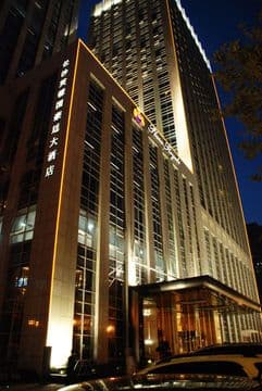 Wyndham Grand Plaza Royale Fur