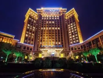 Wyndham Grand Plaza Royale