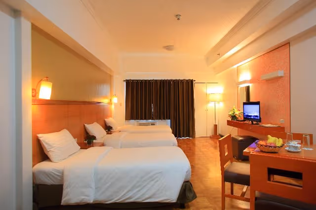 STUDIO THREE BEDS