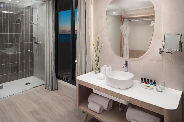 DOUBLE CONNECTING ROOM
