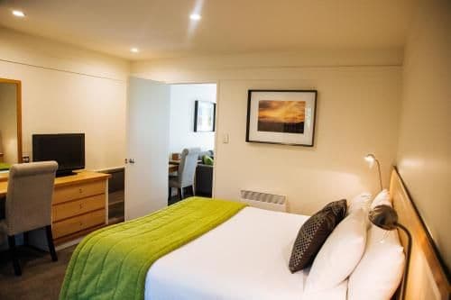 One-Bedroom Apartment with Lake View