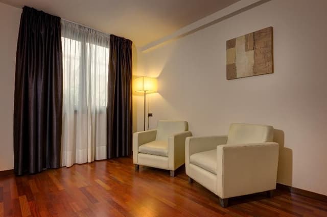 FAMILY ROOM DUPLEX