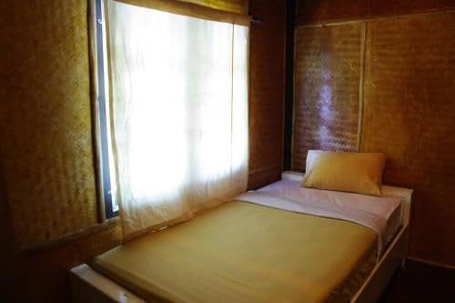 Basic Single Room with Shared Bathroom
