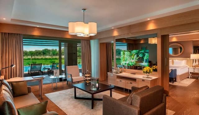 SUITE POOL VIEW