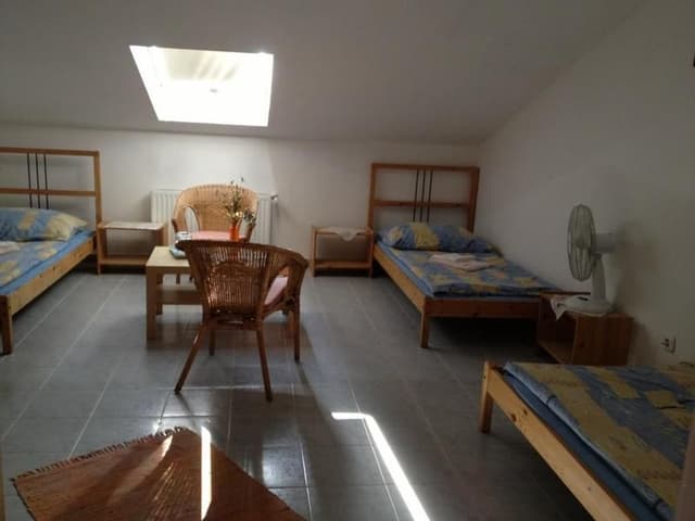QUADRUPLE WITH SHARED BATHROOM