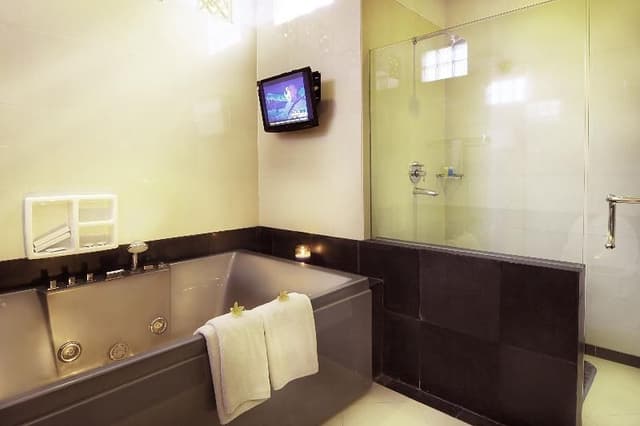 SUITE EXECUTIVE