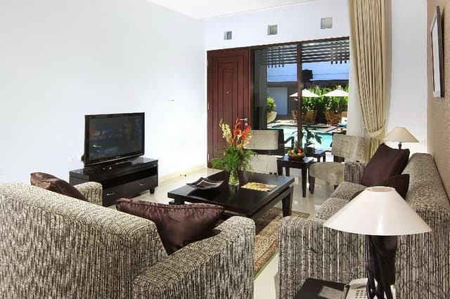 FAMILY ROOM STANDARD