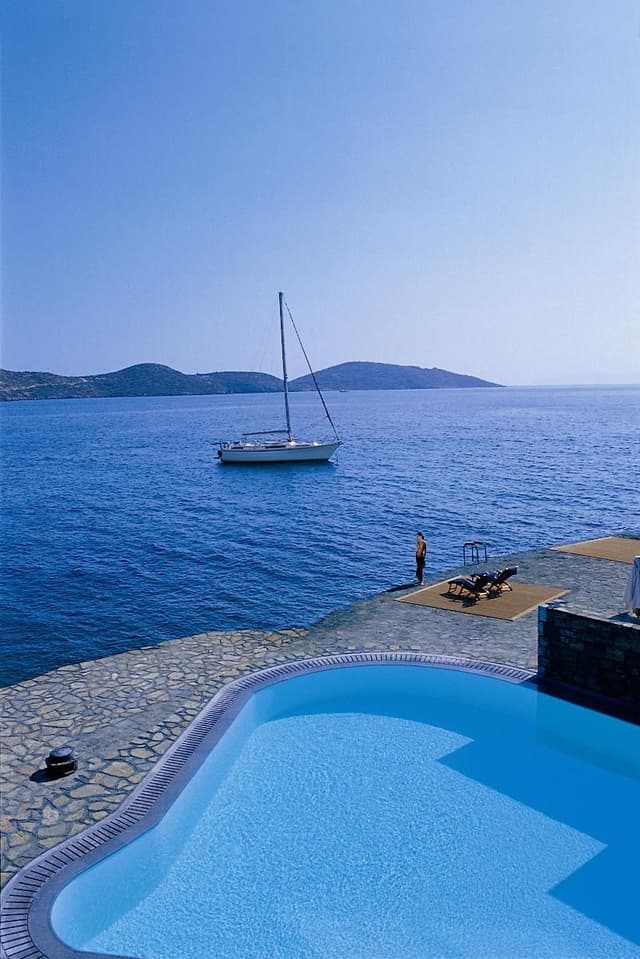 SUITE WITH PRIVATE POOL