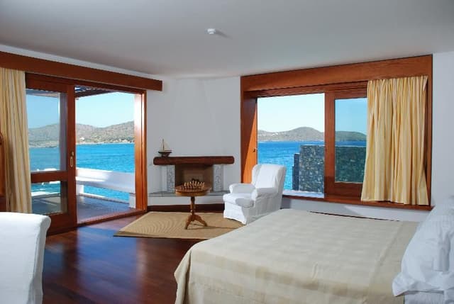 SUITE WITH PRIVATE POOL