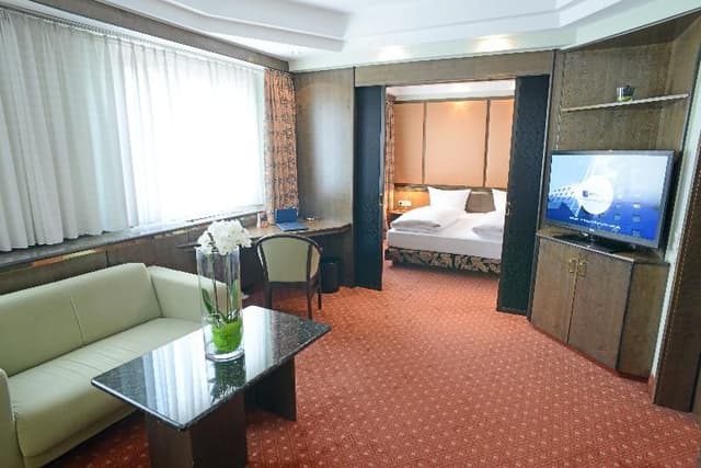 SUITE CAPACITY 1